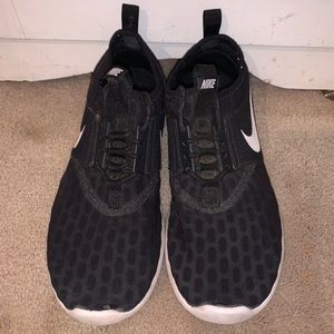 black nike sneakers